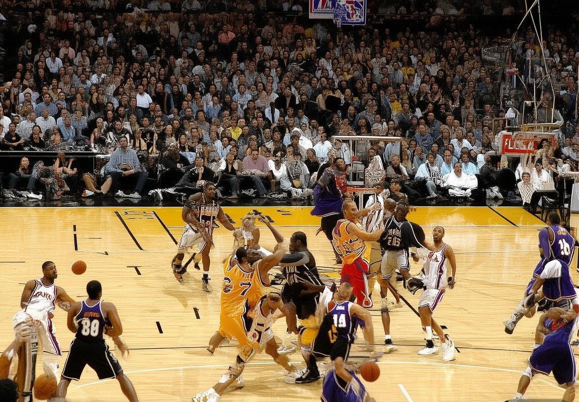 2002年NBA季后赛：湖人马刺巅峰对决回顾