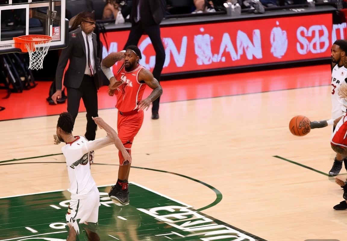 2017年NBA季后赛：雄鹿对猛龙巅峰对决回顾(图3)